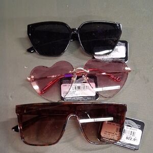 NWT 3 Pair Of Womens Foster Grant Sunglasses